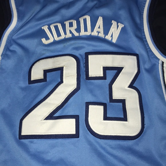 JORDAN 23 UNC HERSEY - Picture 2 of 4